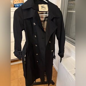 Brand new Burberry trench xs